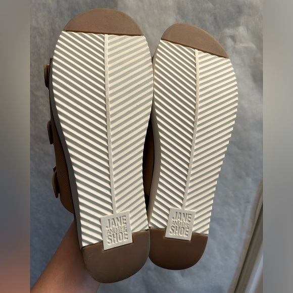 JANE AND THE SHOE Nola Tan Sandals with Adjustable Straps NWOT Sz-8.5. C - Picture 9 of 9